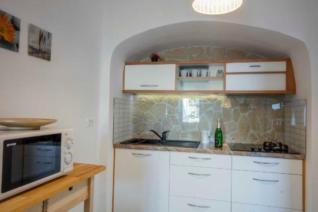 Season4All Apartments Mali Lošinj Exteriör bild