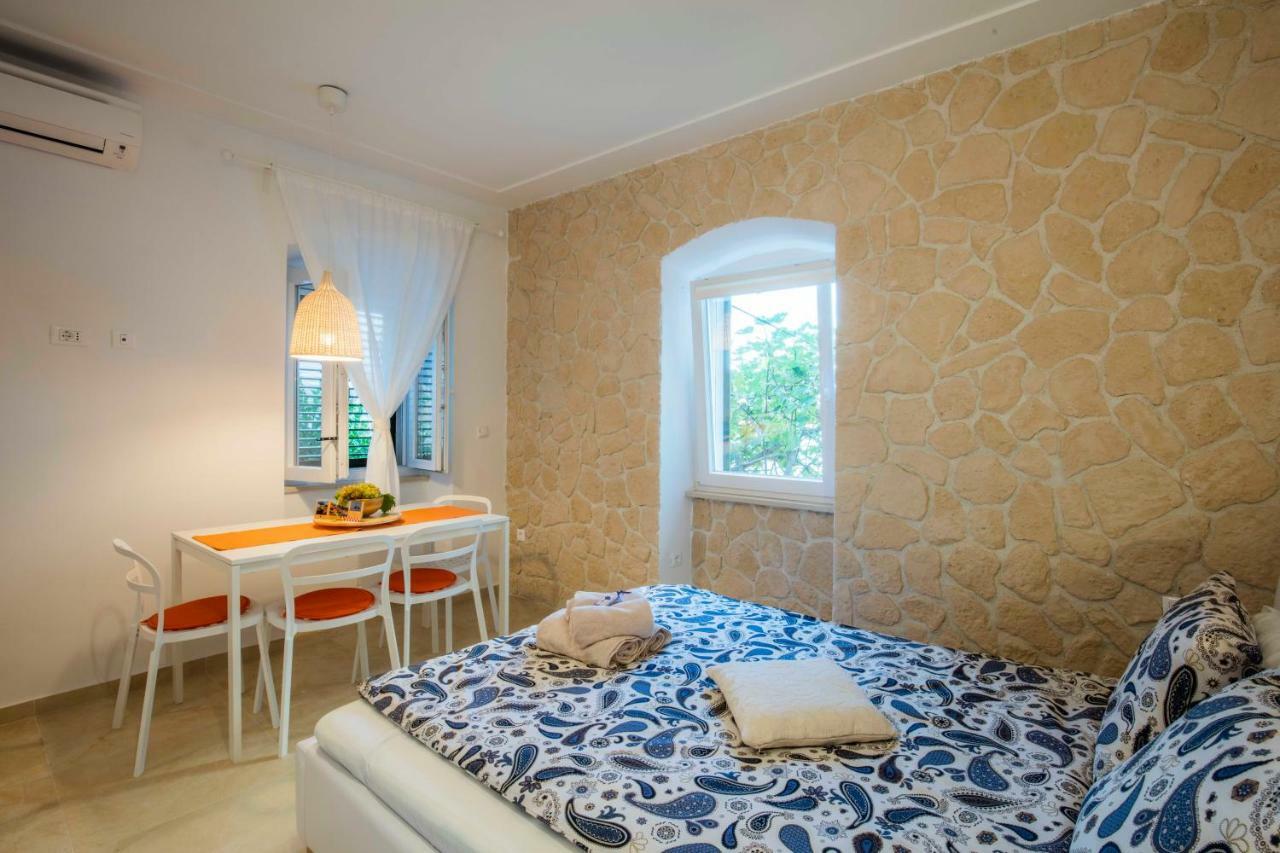 Season4All Apartments Mali Lošinj Exteriör bild